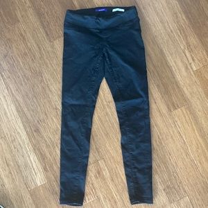 Maternity pants by Seraphine